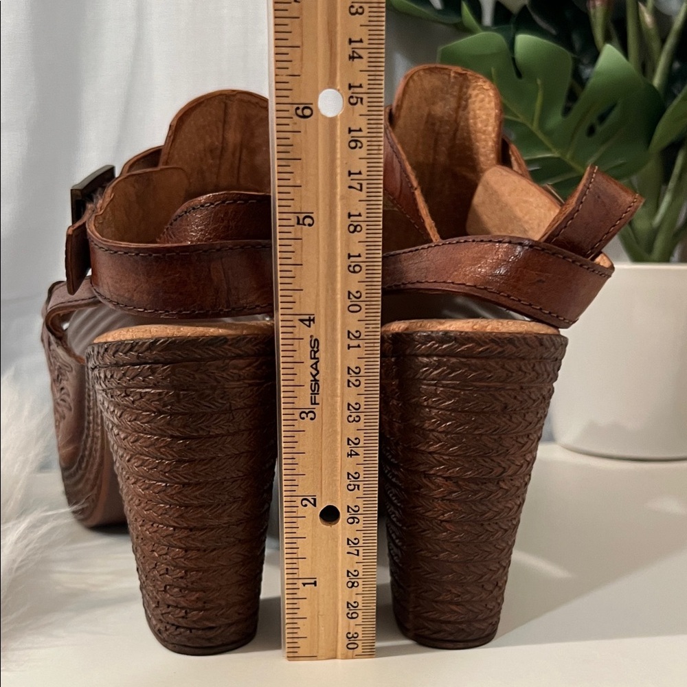 Roper Tan Leather Cut-Out Heels - Picture 7 of 7